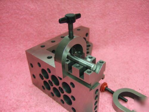 Toolmaker knee with adjustable vblock and 2 clamps wow 
