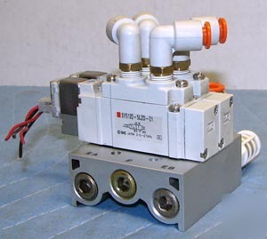 2 smc SY5120-5LZD-01 pneumatic solenoid valves & mount