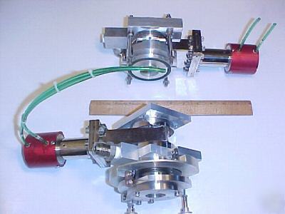 Front/back laser mirror mount / vacuum valve assemblies