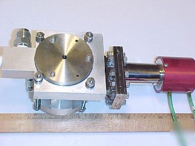 Front/back laser mirror mount / vacuum valve assemblies