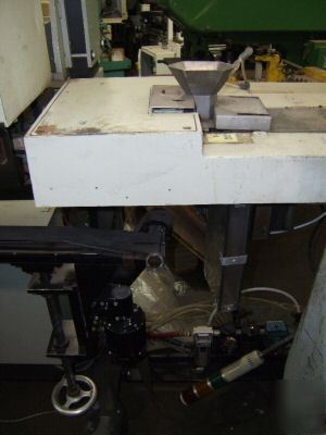 Side pouch auto bagging machine