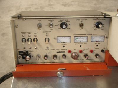 Varian 936-70-sp helium leak detector