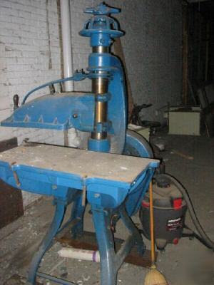 Die cutting machine clicker