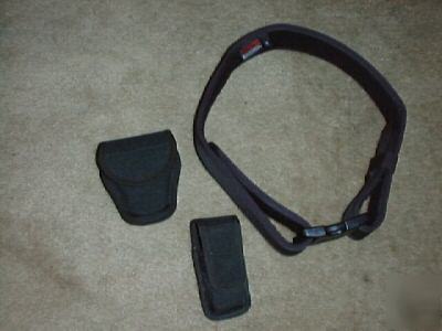 Bianchi accumold 7200 duty belt + ammo & cuff holders