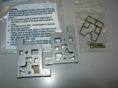 New in manuf. pkg. lot of 8 mac valves m-45001-01