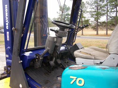 Komatsu FD70T-7 15,000 pound capacity forklift