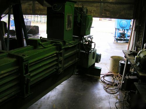 Monro 14 shavings baler, shavings bailer,maren 14 x 18