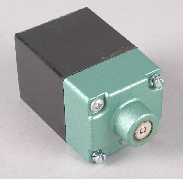 New numatics valve 228-690B 