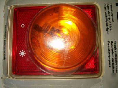 Safety flasher:vehicle/emergency-polaroid-lasts 4 hrs. 