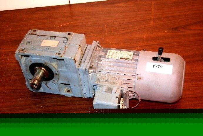 Lenze gear reduction box & motor MDXMA2 #6234 wh