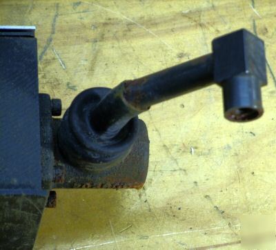 New parker D3L directional hydraulic control valve 