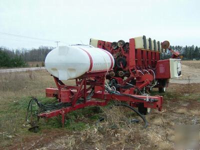 Ih 800 corn planter