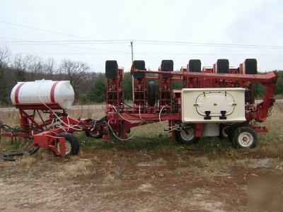 Ih 800 corn planter