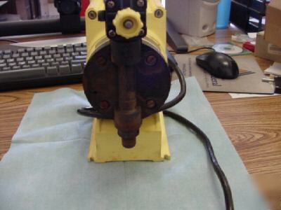 Lmi / milton roy: AA141-352S1 chem. metering pump < 