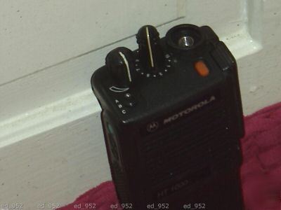 Motorola HT1000 uhf; 16 ch; 403-470 mhz; scan rdc lot