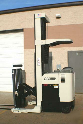 Crown RR3540-45 rider reach forklift