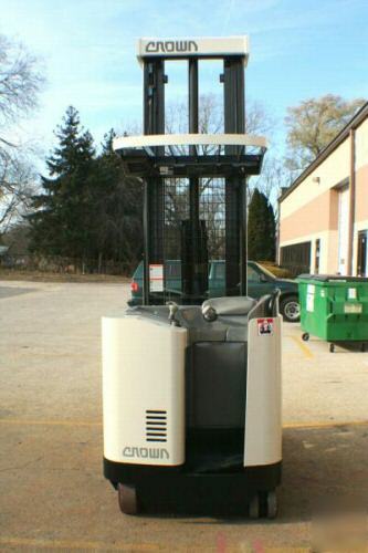 Crown RR3540-45 rider reach forklift