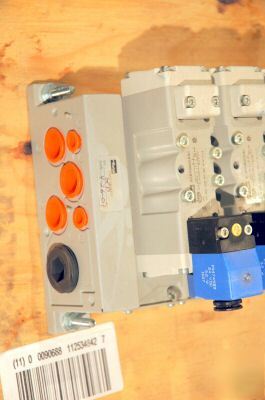 New parker isys pneumatic valve w/ manifold qt. 12 