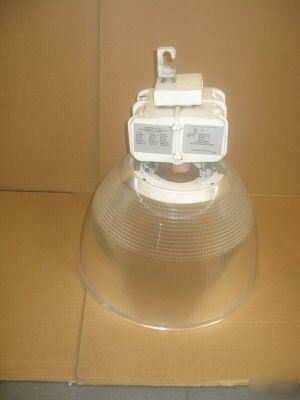(8) 320 watt pulse start metal halide industrial light