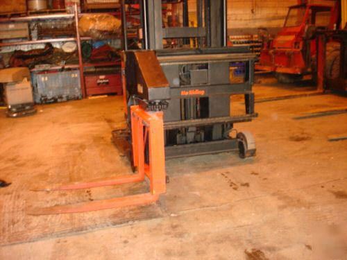 Raymond forklift battery lift reach fork low hours