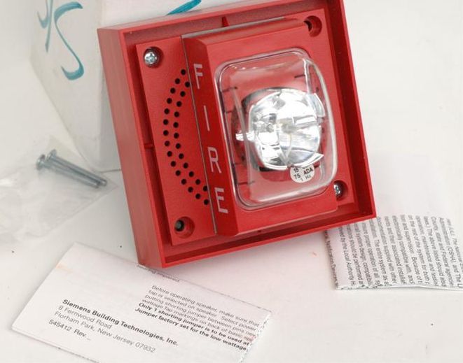 New siemens s-LP70-S17 alarm speaker w strobe light 