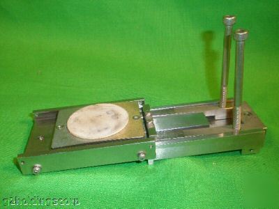 Sliding mounting bracket