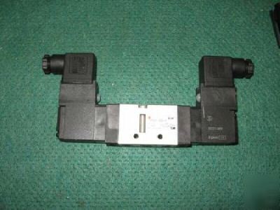 Smc 5 port pilot operated solenoid valve, rubber seal