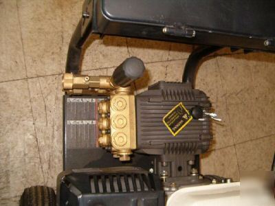 New pressure washer 2700 psi 6.5 hp brand great unit