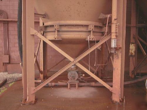 1700 cubic foot silo with legs 2434