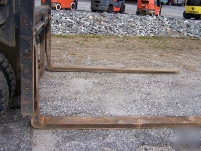 Caterpillar 15,500 lb dual wheel pneumatic forklift