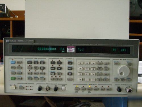 Hp 8664A signal generator, 100 khz - 3 ghz w/ opt. 004